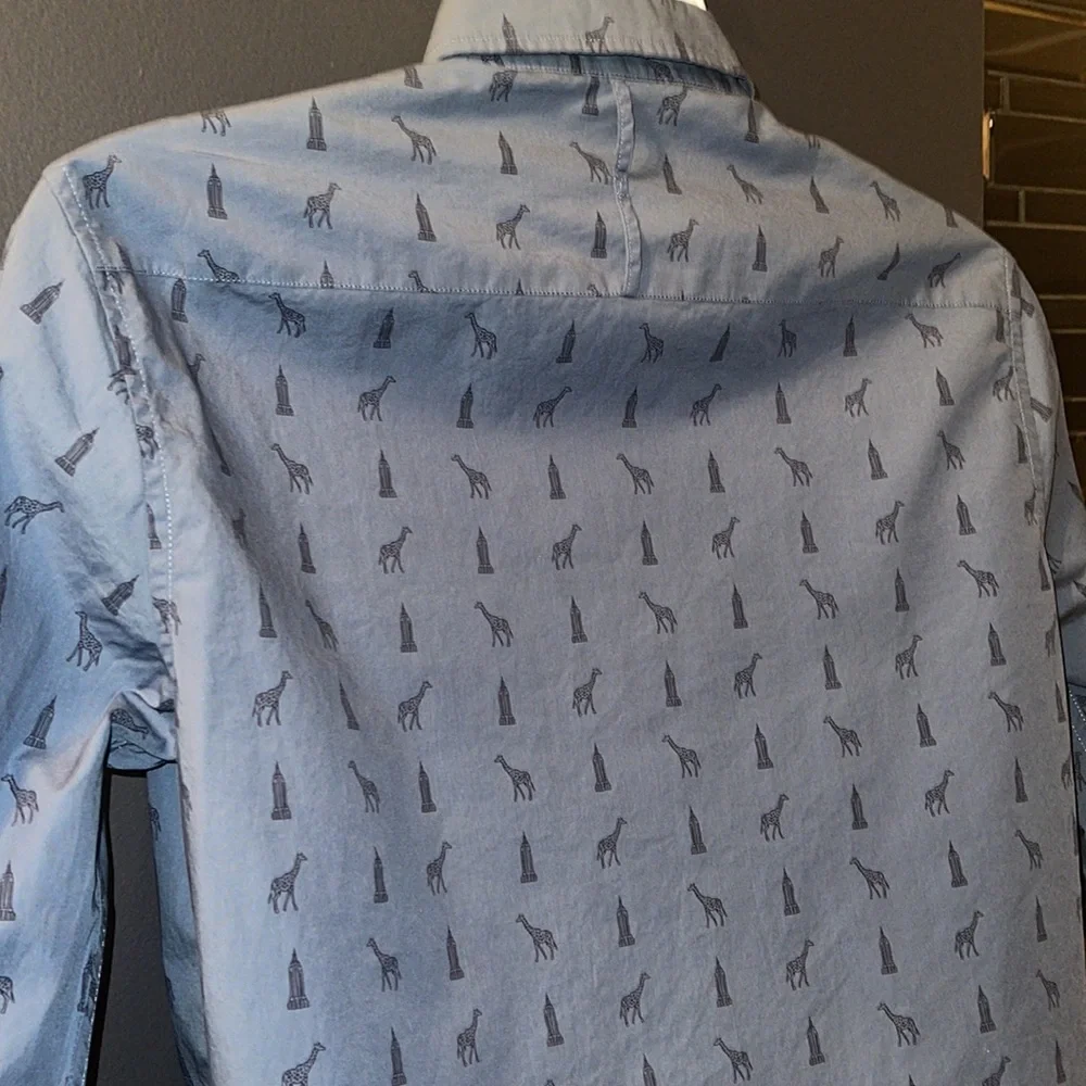 BANANA REPUBLIC Button Down Shirt. Size Small